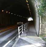 宇久須の北のトンネル
