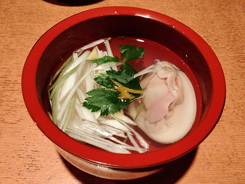 大きいはまぐりの潮汁