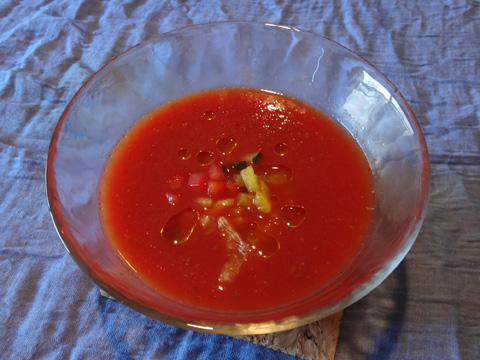 トマトジュースの冷たいスープ