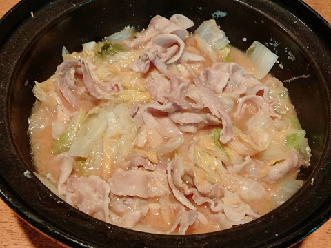 豚バラ肉と白菜の味噌鍋