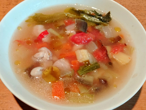 野菜と鶏肉とフレッシュトマトのスープ