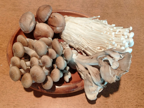 ぶなしめじ、椎茸、えのき茸、舞茸