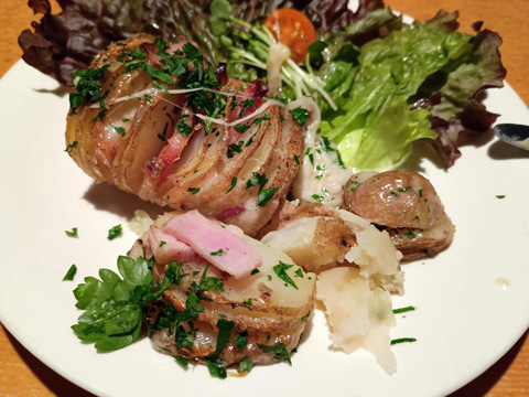 ハッセルバックポテトを切ったところ