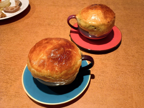 きのこのスープ　パイ包み焼き