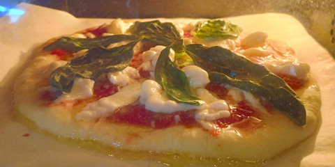 ピザをオーブンで焼く