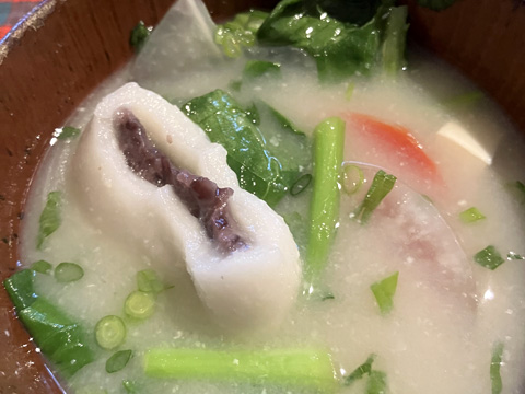 讃岐風あんころ餅入り白味噌雑煮