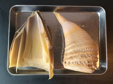 皮を剥いたたけのこ