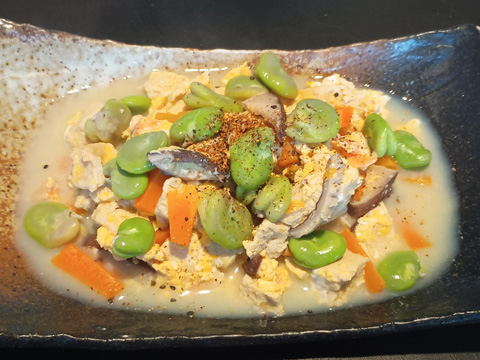 高野豆腐とそら豆の卵とじ