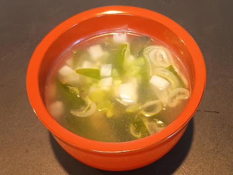 大根の葉とわかめのスープ