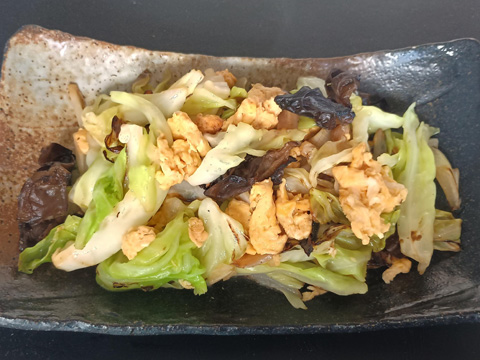 キャベツと木耳の卵炒め