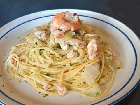 春キャベツと海老のパスタ