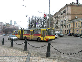 市街とバス