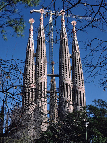 受難の門の上の塔