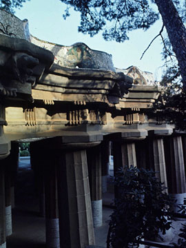 テラスを支える柱