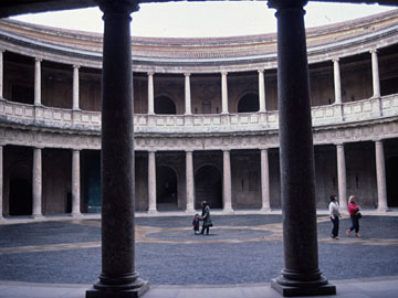 カルロス５世宮殿