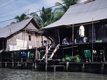 運河沿いの住宅