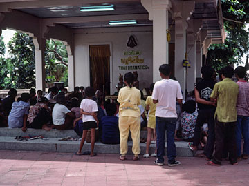 民族舞踊の舞台