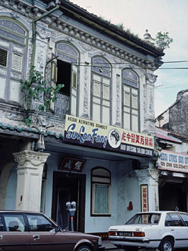 漆喰装飾の建物