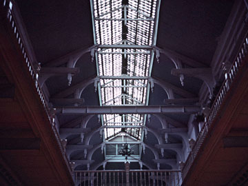 屋根を支えるトラス