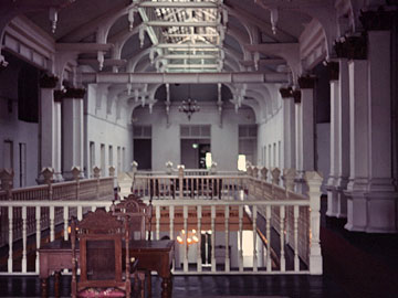 吹き抜けの上階