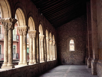 南側のポルティコ