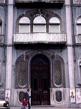 大通り沿いの建物1