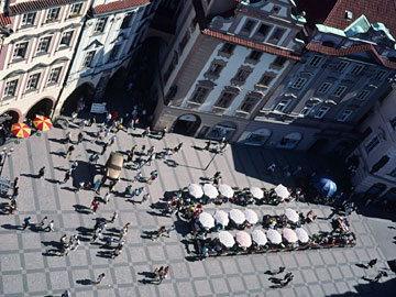 旧市庁舎南の広場