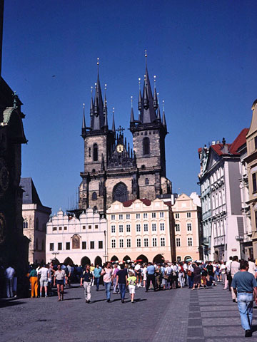 旧市街広場のティーン教会