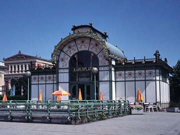 カールスプラッツ駅舎