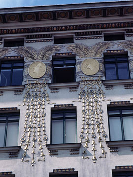 メダイヨンハウスの壁面装飾