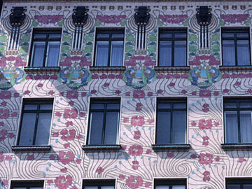 マジョリカハウスの壁面装飾