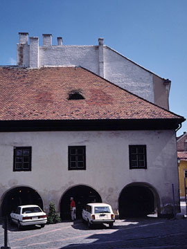 アーケードの家