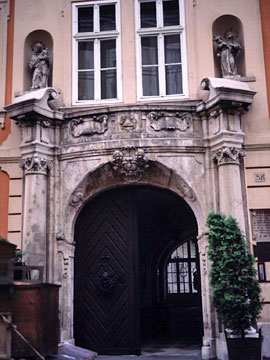 バロック風のエントランス