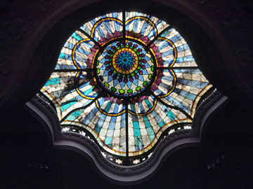 ステンドグラスのドーム天井