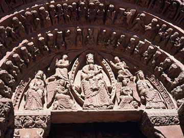 入口上部の彫刻