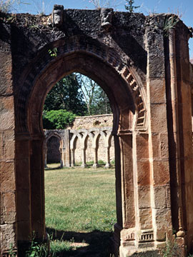 角の馬蹄形アーチ