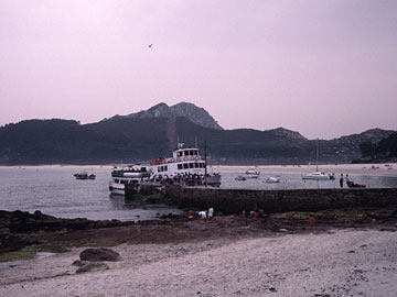 フェリーでシエス諸島に到着