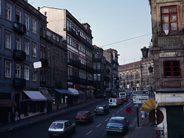 サン・ベント駅から下る