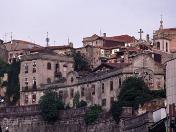 高台の密集住宅地