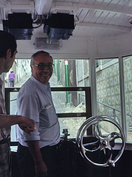 ケーブルカーの運転手