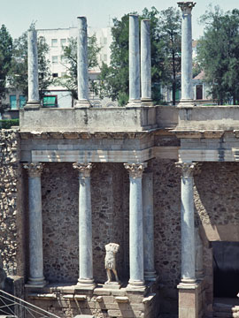 再建された劇場