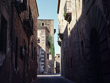 振り返るとサンデの塔