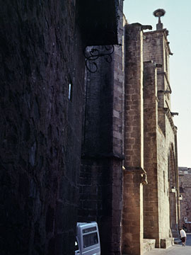 北からサンタ・マリア教会へ