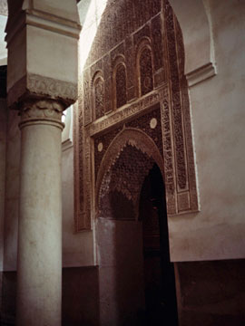 12円柱の間の入口