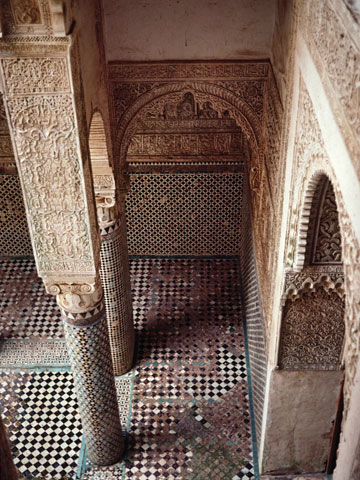 2階から中庭を見下ろす