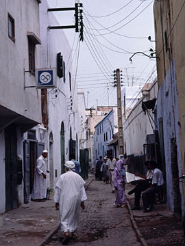 少し大きめの通り