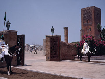 ハッサンの塔とムハンマド5世廟の入口