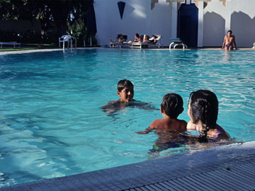 ホテルのプール