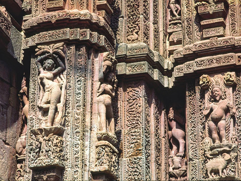 ラジャラーニ寺院の繊細な彫刻
