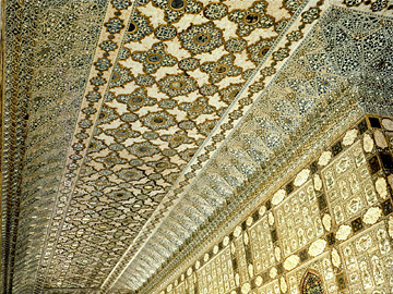 ジャイ・マンディール回廊部の天井と壁